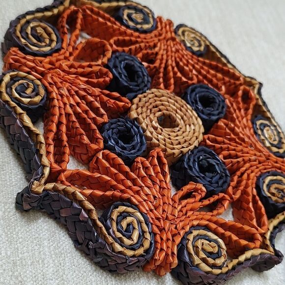 Vintage Floral Rafia Woven Trivets, set of 2 - Picture 11 of 12